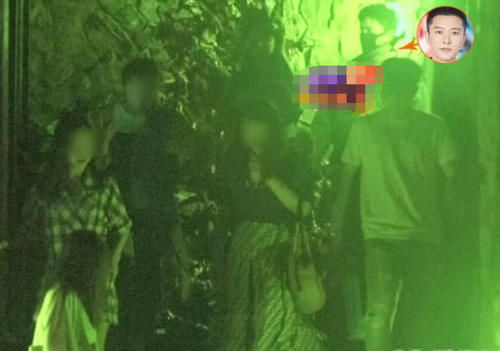 李小璐带甜馨逛街 李小璐秀一字马