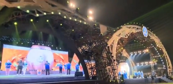 黄晓明豪饮啤酒 黄晓明喝啤酒吐