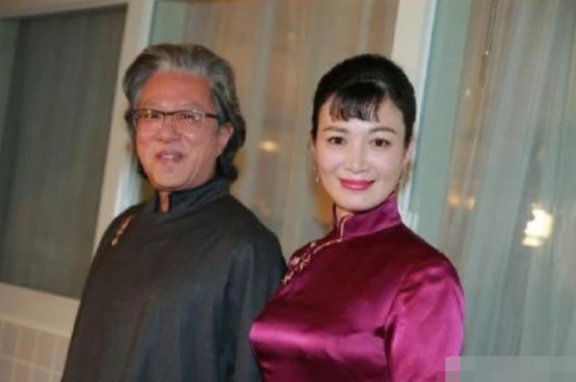 陈少霞三胎产女 2岁的陈少霞三胎产女不易