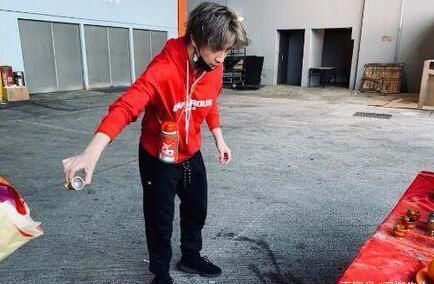 共青团批评薛之谦 拿灾难开玩笑 中国共青团微博发文批评薛之谦