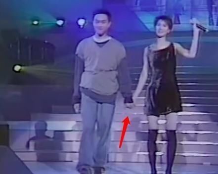 袁咏仪伤害张智霖  感情风波再起!