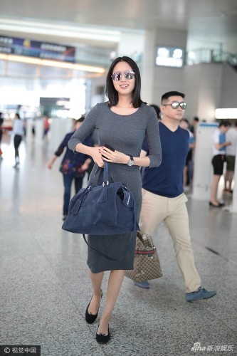 辣妈张梓琳现身机场 依然苗条!张梓琳个人资料