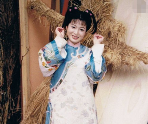 陈少霞三胎产女 2岁的陈少霞三胎产女不易