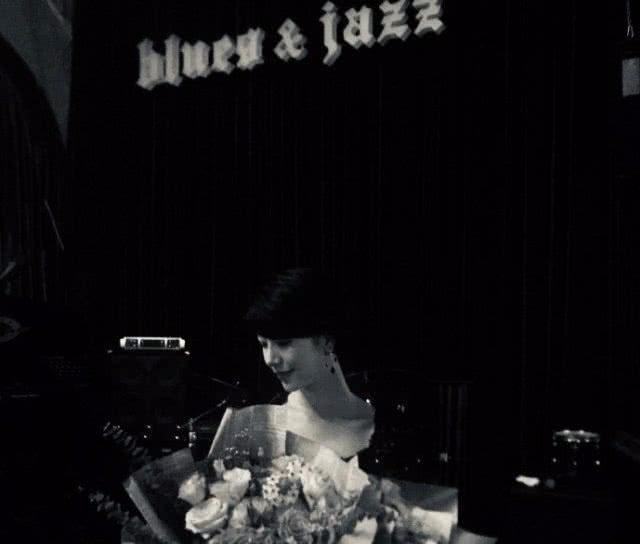 李亚鹏女友晒美照 李亚鹏女友身份曝光后首晒照