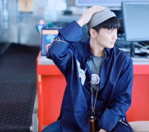 周一围带女儿现身  周一围朱丹带女儿机场