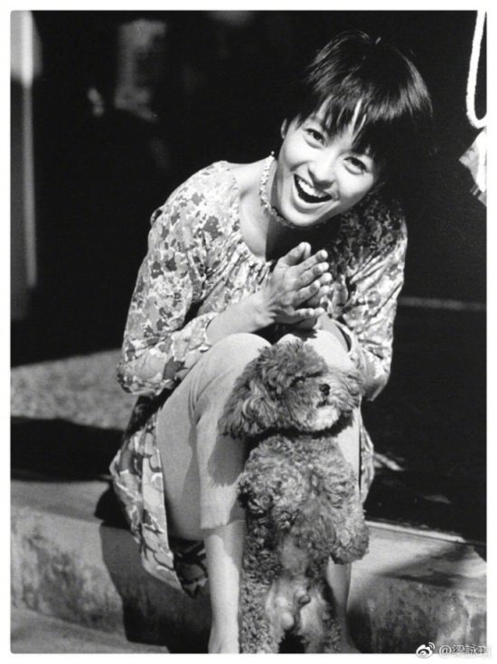 梁咏琪晒1997年旧照 酒窝甜出水!梁咏琪晒资料