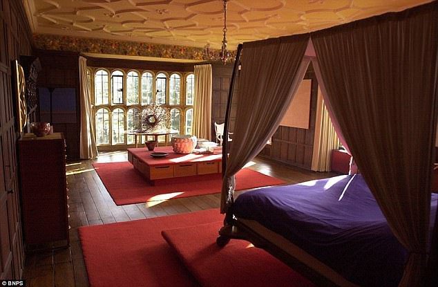 价值过亿古堡被烧 主人离奇死亡!