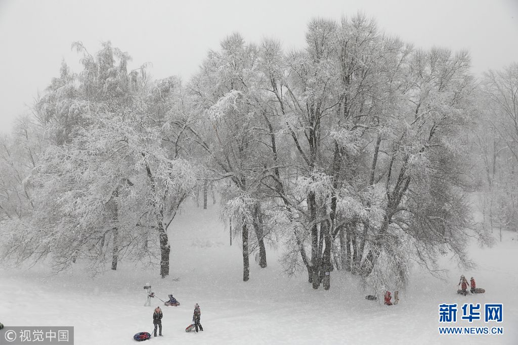 莫斯科降雪破�o� 暴雪成��